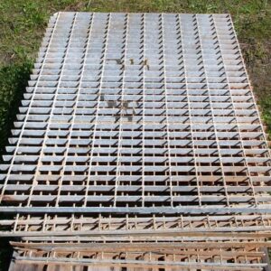 Teräsritilä eri kokoja