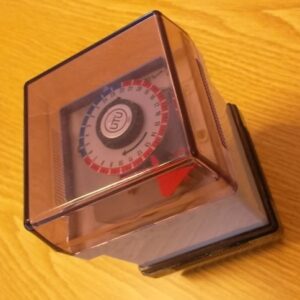 Kiinteäasenteinen vuorokausikello