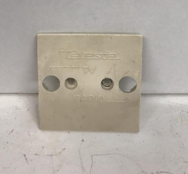 Teleste TV ja radio antennipistorasian keskiölevy